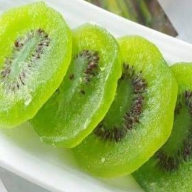 alt="Kiwi fruit benefits for immunity and digestion"