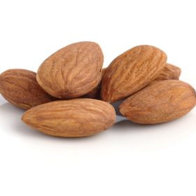 alt="Health benefits of soaked almonds for brain and heart"